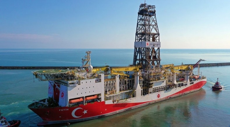 Fatih Sondaj Gemisi Trabzon Limanı'ndan Ayrıldı